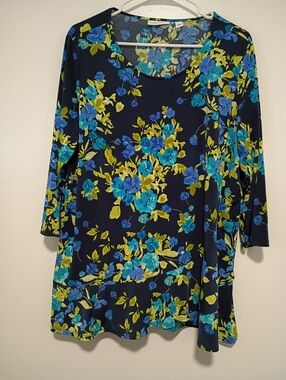 Susan Graver Women's Size XL 3/4 Sleeves Flowery Shirt